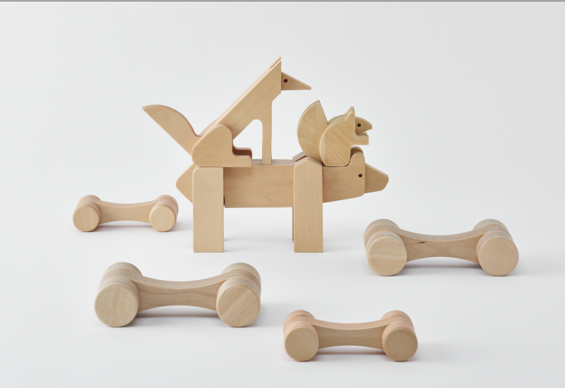 Objets japonais en bois et papier recyclé chez Maison Mirbel