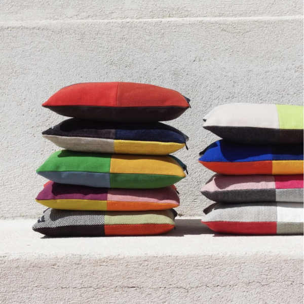 Coussins up-cyclés, tissus Kvadrat par Sybille Berger chez Maison Mirbel.