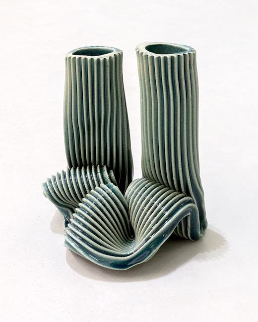 Vases en céramique par Studio BISKT chez Maison Mirbel à Marseille.